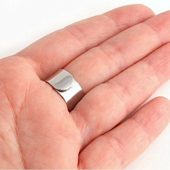 LOT OF 4 Yellow Flower Rings Bundle - Adjustable - SOLD AS IS - Picture 6 of 8